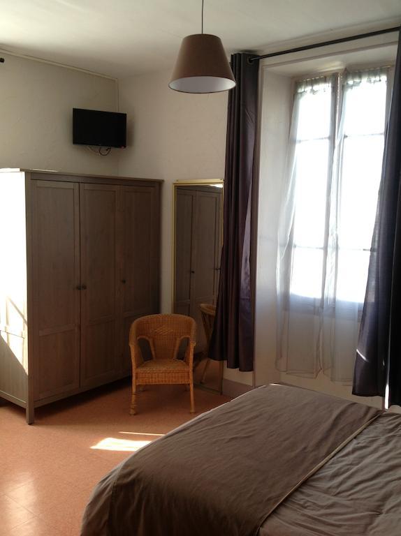 Hotel Restaurant Les Oliviers Nyons Room photo