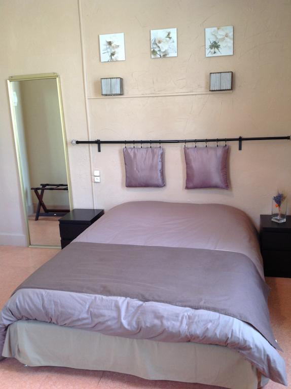 Hotel Restaurant Les Oliviers Nyons Room photo