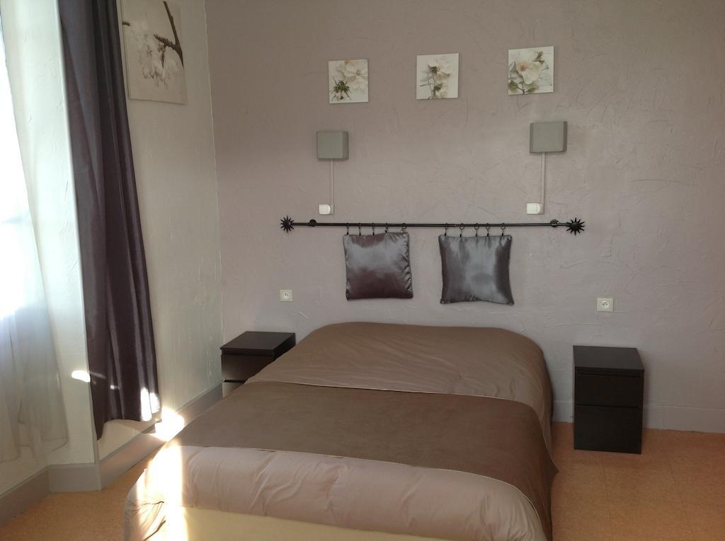 Hotel Restaurant Les Oliviers Nyons Room photo